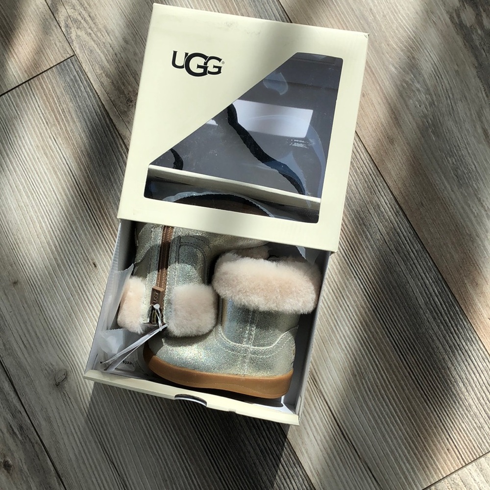 Baby UGG boots Size 2/3 (6-12months) NIB
